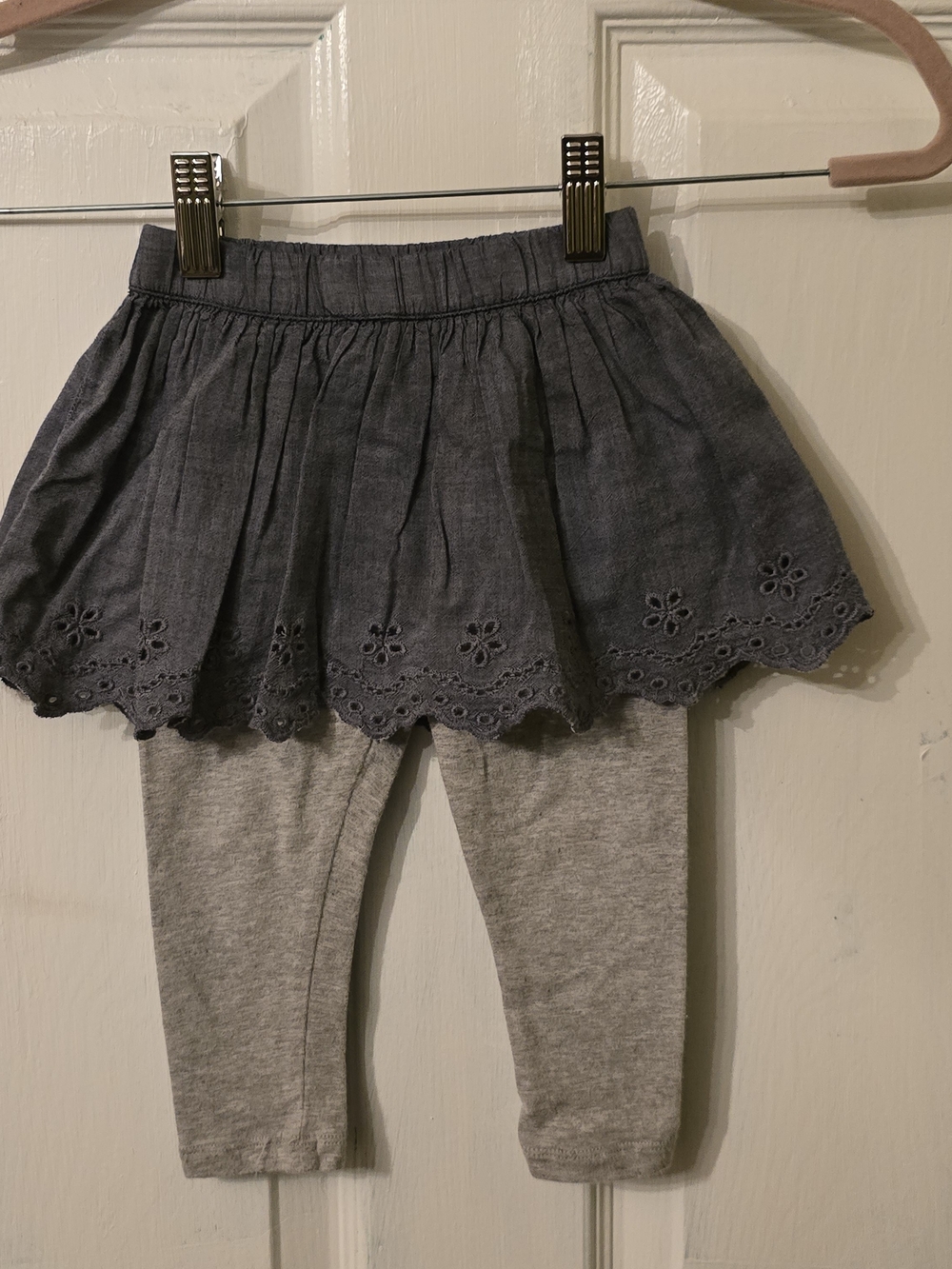 GAP Gray Leggings with Navy Eyelet Skirt